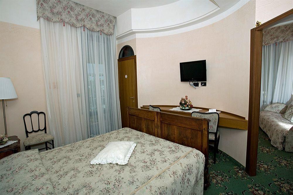 Hotel Strand بيلاريا-إيجيا مارينا المظهر الخارجي الصورة