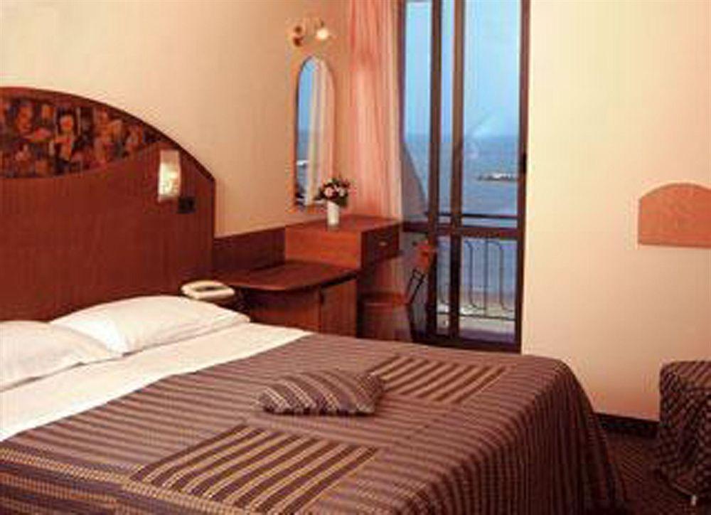 Hotel Strand بيلاريا-إيجيا مارينا المظهر الخارجي الصورة