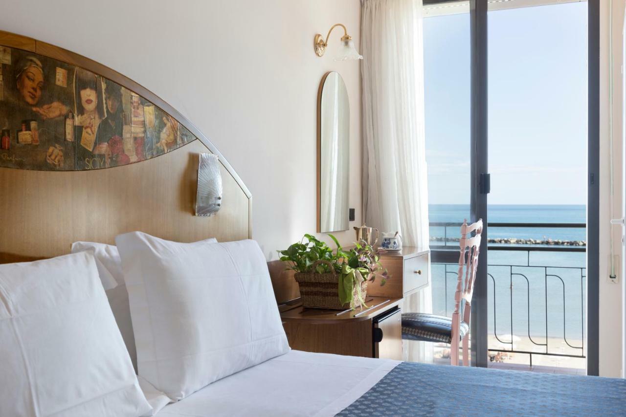 Hotel Strand بيلاريا-إيجيا مارينا المظهر الخارجي الصورة